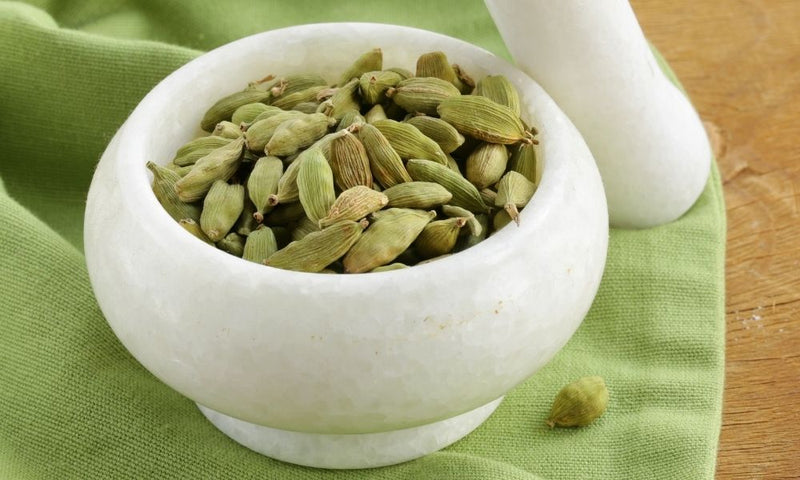 Do Cardamom Pods and Green Cardamom Pods Differ in Any Way